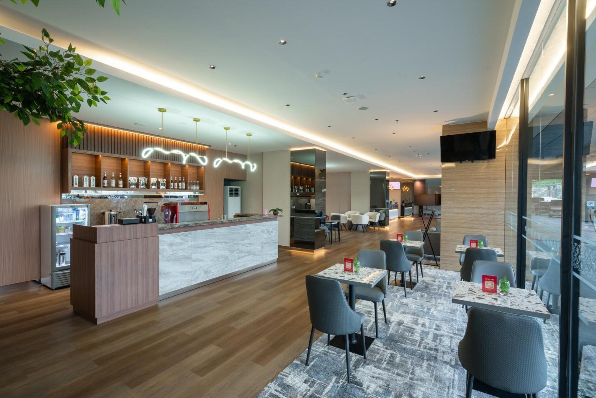 Ramada By Wyndham Serpong Εξωτερικό φωτογραφία