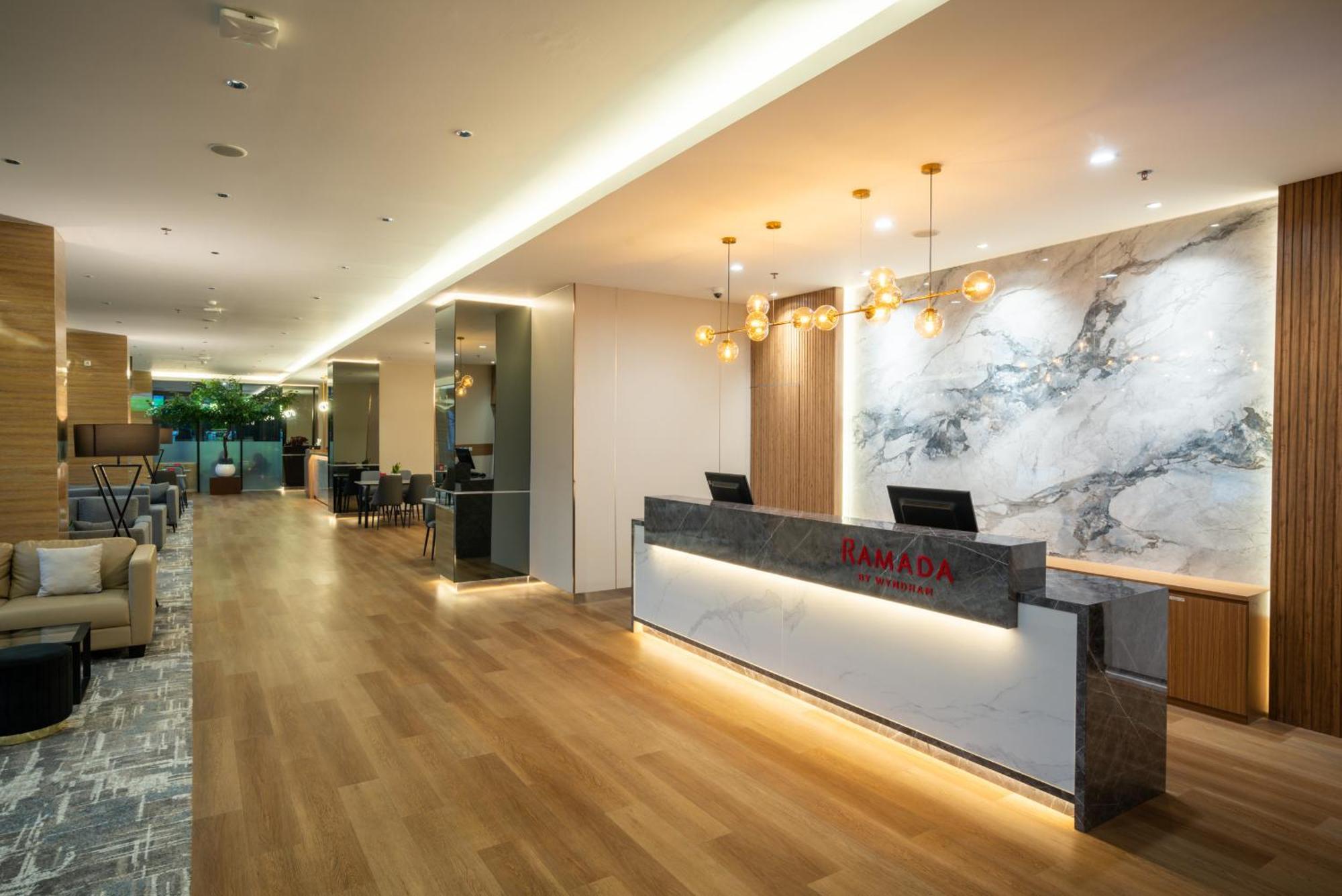 Ramada By Wyndham Serpong Εξωτερικό φωτογραφία